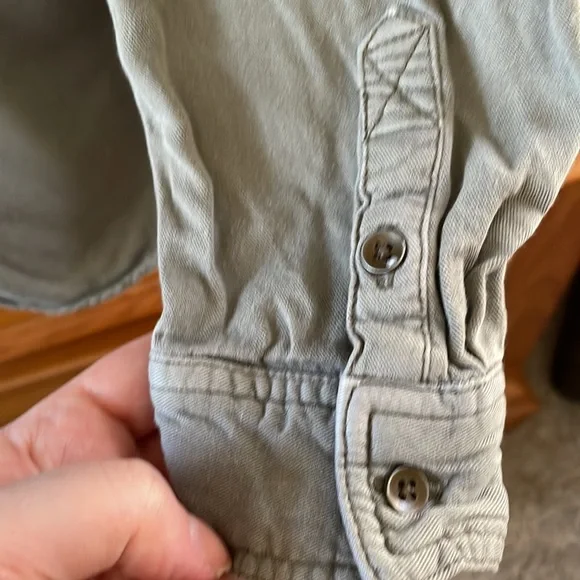 ‼️FREE with Purchase‼️ AEO 🦅 Olive Top 💚 - Picture 11 of 17